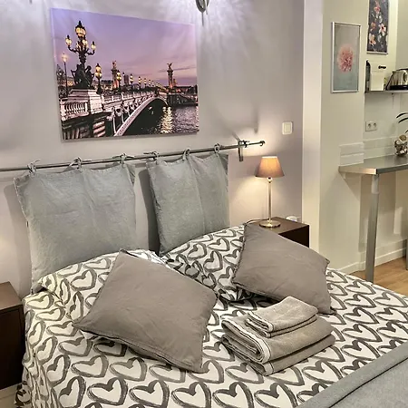 Apartment Paris Studios * פריז