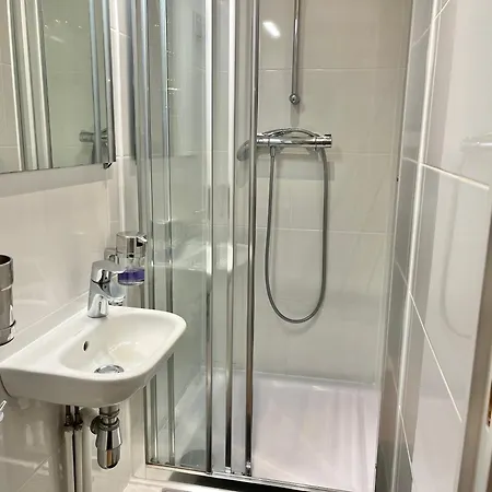 Apartment Paris Studios דירה פריז